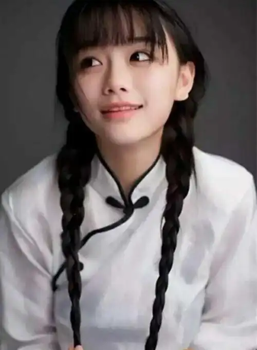 2012年在豆瓣上一些列复古照片在网络走红的南笙姑娘,照片里古色古香