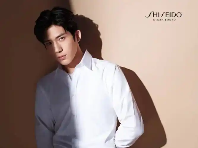 美丽新鲜报 | 井柏然超a眼神杀实力代言,高颜值限量香水太上头