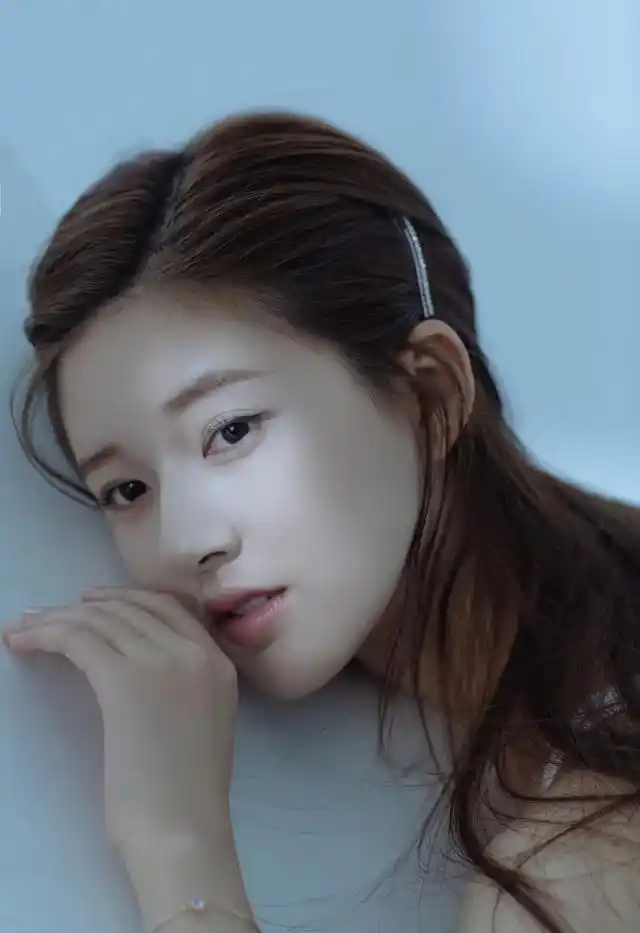 赵露思,1998年11月9日出生于四川成都,中国内地女演员,毕业于台湾明道