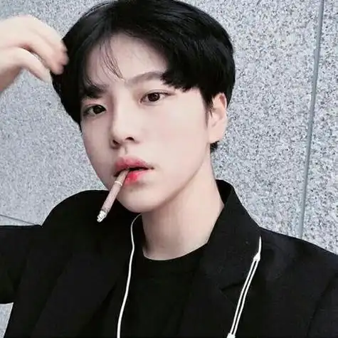 男生叼烟头像骚气头像