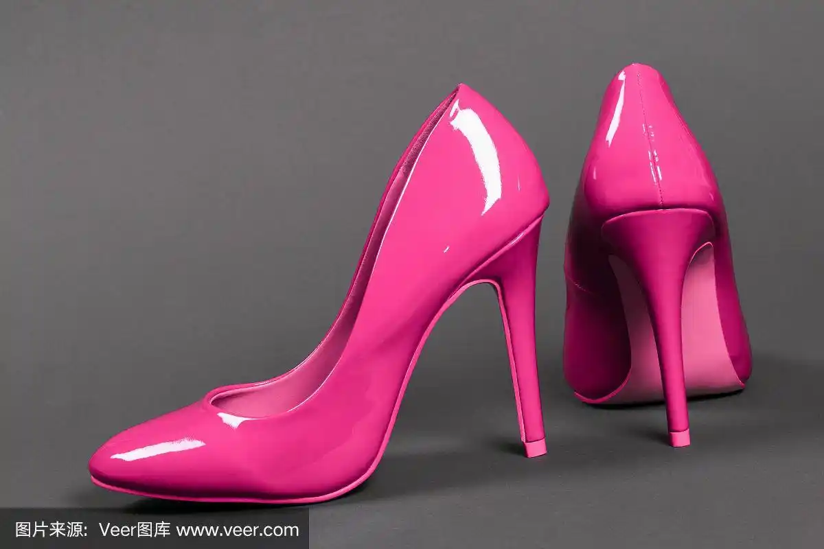 粉红色高跟鞋