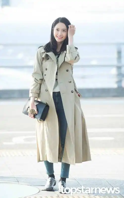 林允儿机场街拍,清水出芙蓉,天然去雕饰.浑然天成的养眼美女!#林允儿