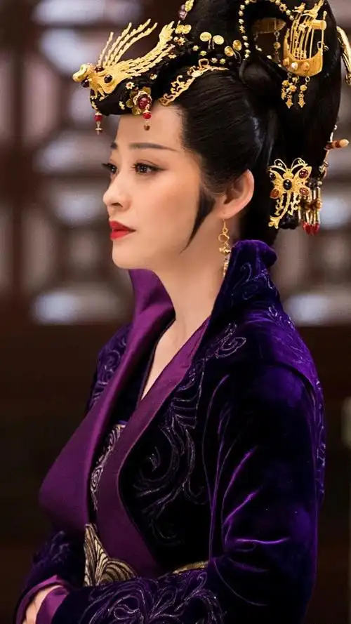 演员梅婷壁纸:一直演都市剧,其实古装也不错哦