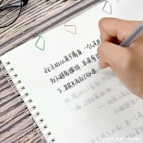 现如今流行的"奶酪字体",老师看了都摇头,学生快停止吧!