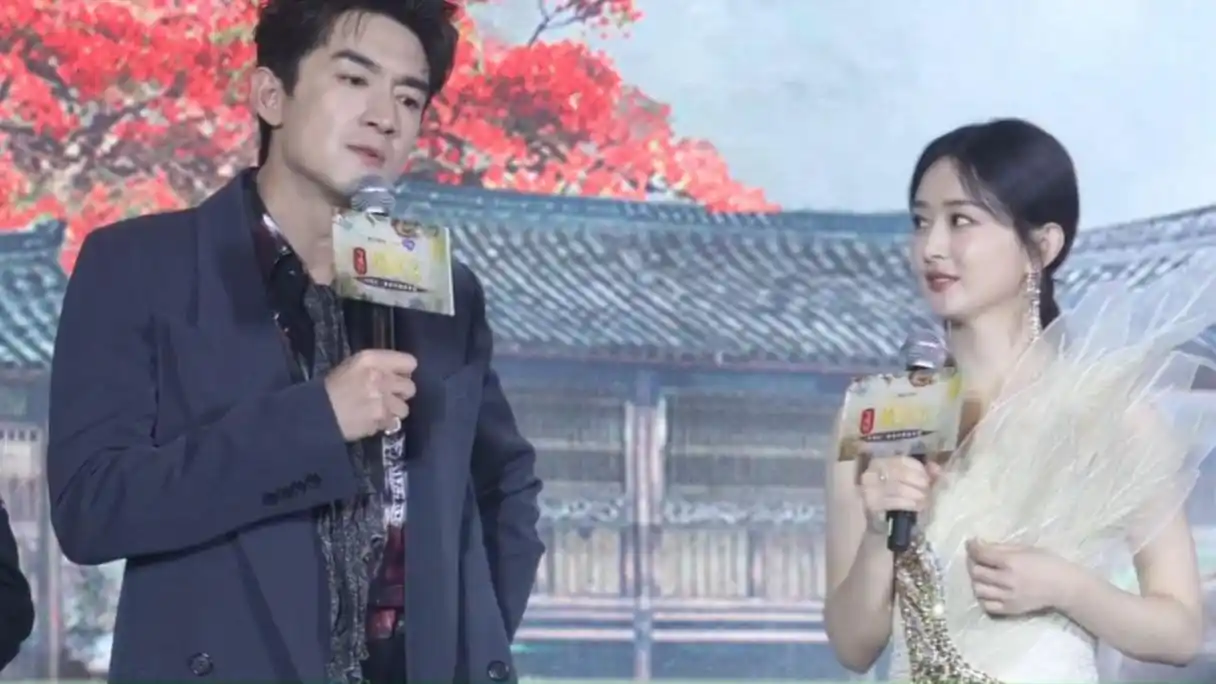 林更新成都直播赵丽颖冲榜一,在宽窄巷子给沈璃看小兔子,颖宝赵小刀式