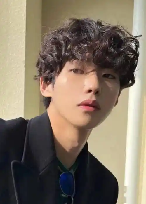 往期回顾短烫羊毛卷,冬日复古狠狠拿捏冬季显白暖橘色