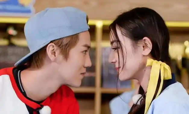 事实证明和鹿晗挺过七年之痒的关晓彤已经走上了另一条道路