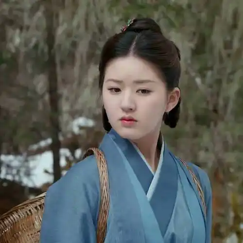 23岁赵露思成95后顶流碰瓷肖战赵丽颖迪丽热巴因情商低被群嘲