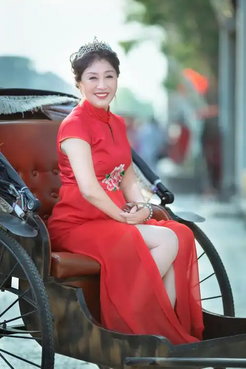 滟姿模特协会参加营口文化老街国庆节大型旗袍文艺演出