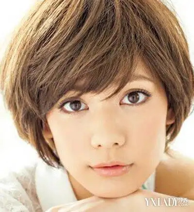 能更好地衬出漂亮的五官,鹅蛋脸女生最爱短发发型之一