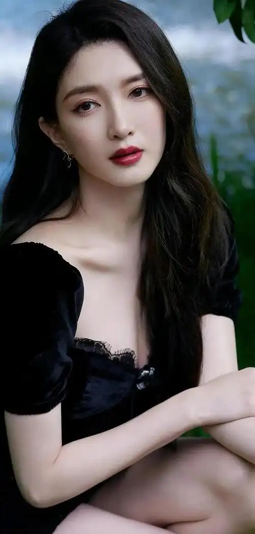 电影《致我们终将逝去的青春》的转折江疏影的演艺生涯中,有一部电影