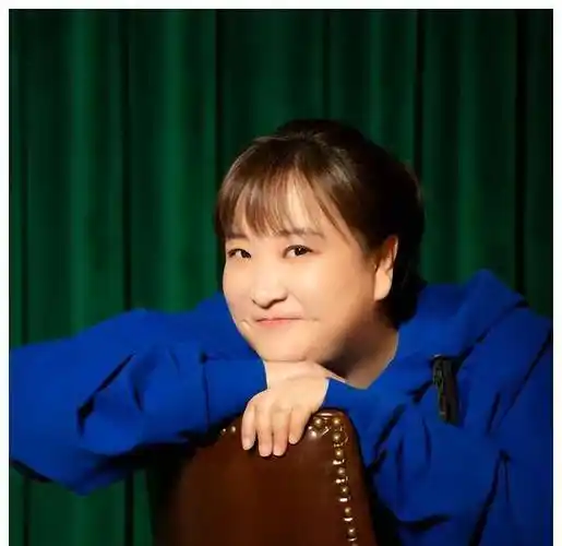 贾玲竟然减肥成功了,新片剧照曝光瘦到不敢认,网友直呼震惊_电影_姐姐