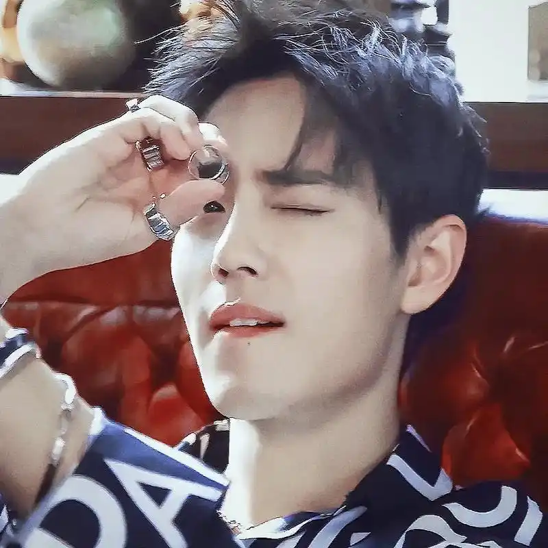 "这个咬唇可太要命了～"#肖战 #创作灵感 #神仙颜值 #全世界最好的肖