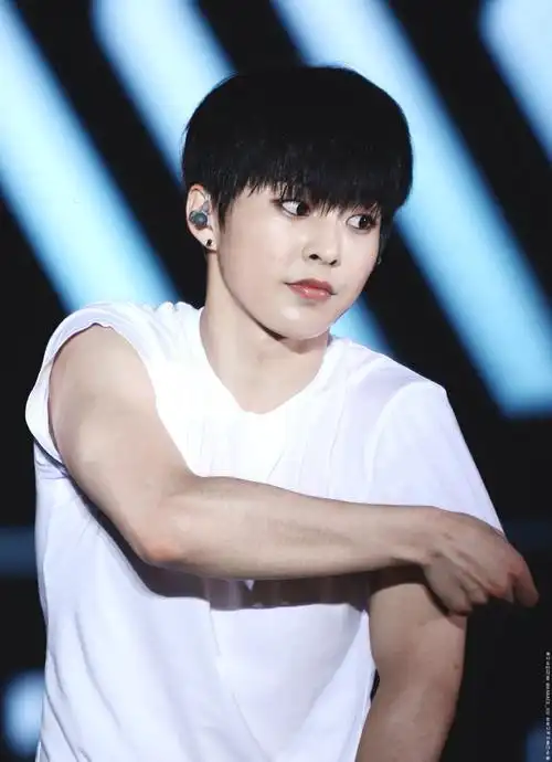 金珉锡 xiumin 我的白衣美人