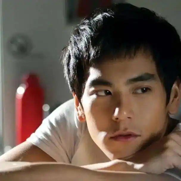 "我们都还年轻,吃苦趁现在"#彭于晏#励志 - 抖音