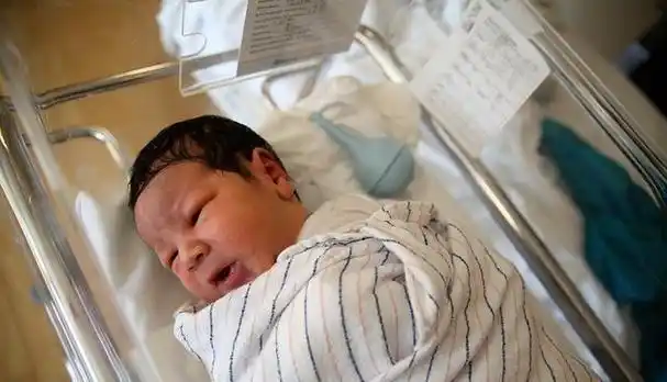 宝宝第一个月长几斤正常,1-12个月宝宝体重计算公式,你娃达标吗|奶量|