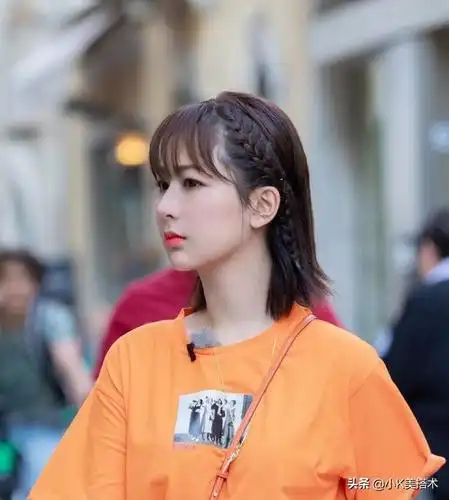 杨紫《中餐厅》再梳"佟年编发",精致减龄,却没想到被耳环抢镜