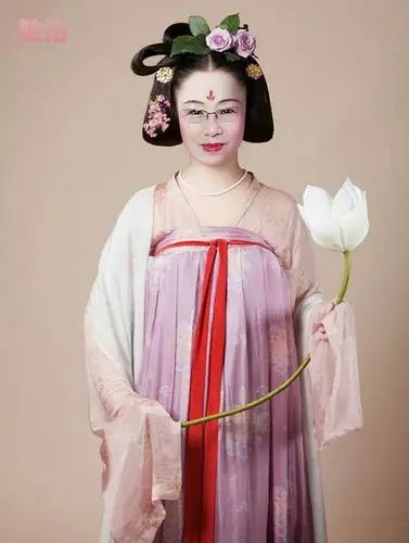 唐朝时期的发型和妆容好美