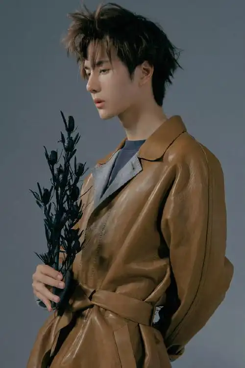 2018年《风度mens uno young!》9月刊#王一博的考古日常