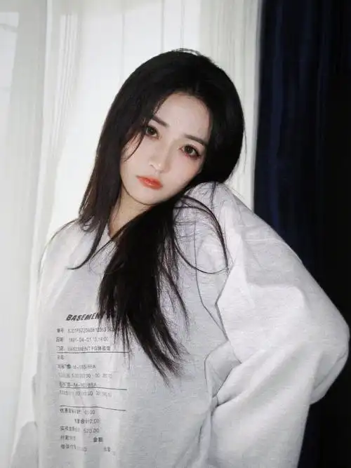 徐璐纯欲风#徐璐纯欲风库存照来啦~璐璐好适合这种风格,清纯大美