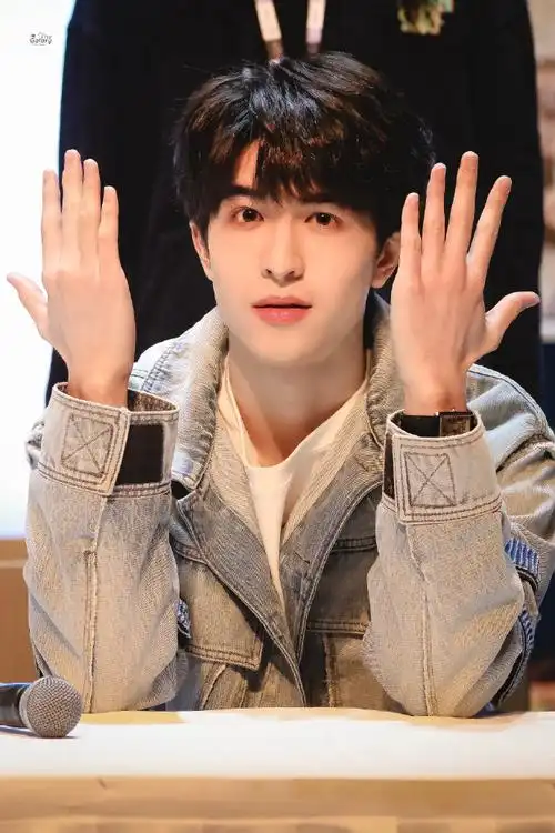 尹浩宇巴黎时装周##尹浩宇时空冒险新旅程