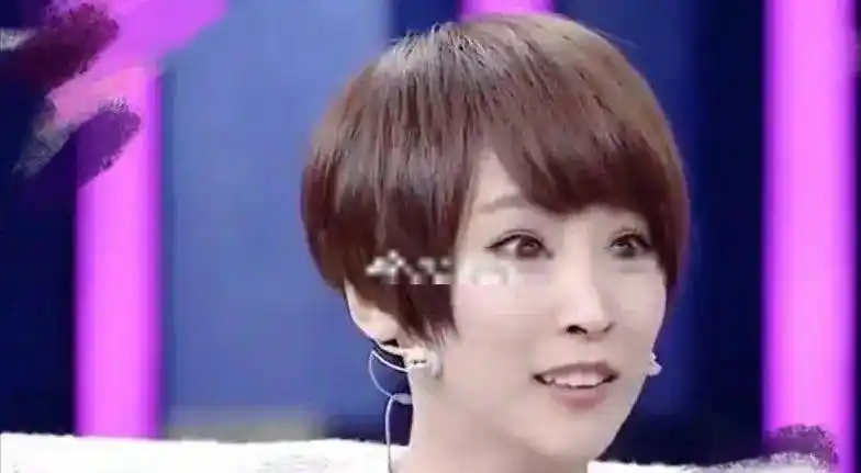 原创硬汉吴京跟岳父称兄道弟瘸腿追谢楠做饭讨老婆欢心