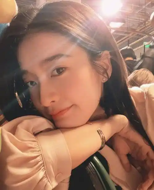 张雪迎发长文回应亲姐姐辱说粉丝,两姐妹为冲动言论道歉_明星_家人