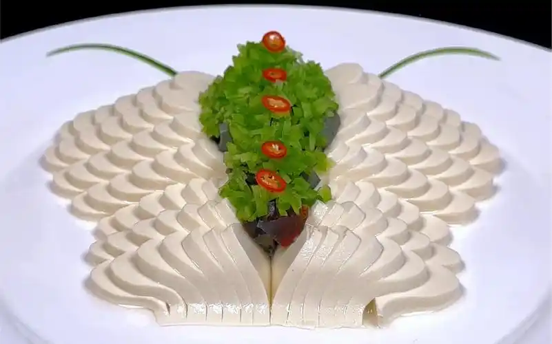 皮蛋豆腐做成吃不起的样子#用心做菜 #摆盘技巧 #厨师 #皮蛋豆腐