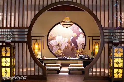 《花谢花飞》神京城内景曝光 花灯绣屏彰显古典美