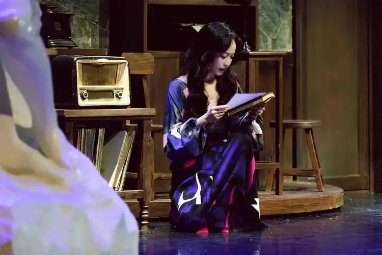 倪妮合作赖声川首演话剧幺幺洞捌全新尝试好评不断