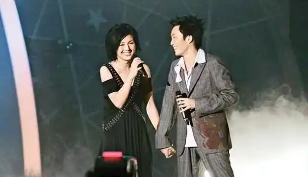 一场演唱会,暴露了郑中基的"乐坛真力",他给所有明星上了一课