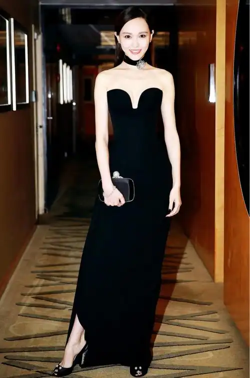 唐嫣曝复古写真,一袭白色蕾丝长裙成文艺片女主,罗晋真的有福了