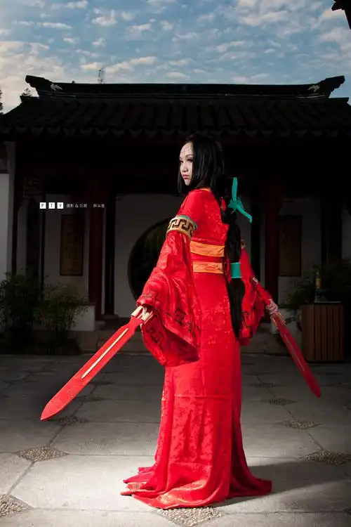 美人舞剑 by 胖头鱼