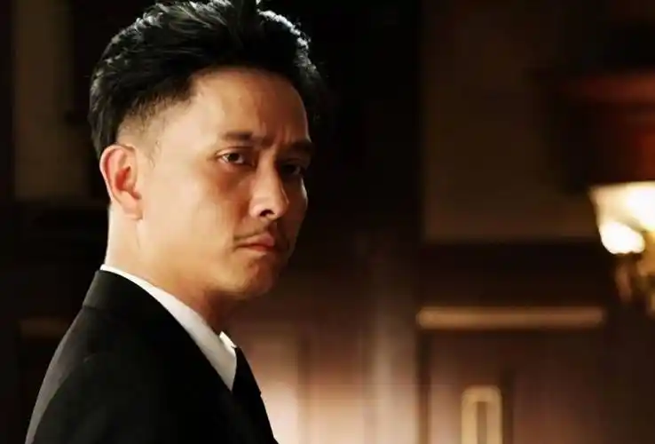 曾是男护士,入圈后成金马奖影帝,为救人险毁容,如今只能做配角_谢君豪