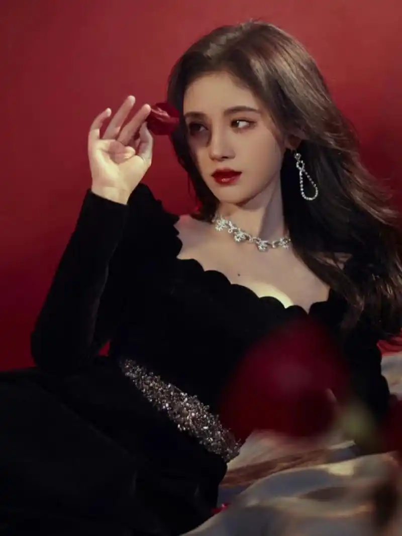 红丝绒礼服 #神仙颜值鞠婧祎# #公主裙