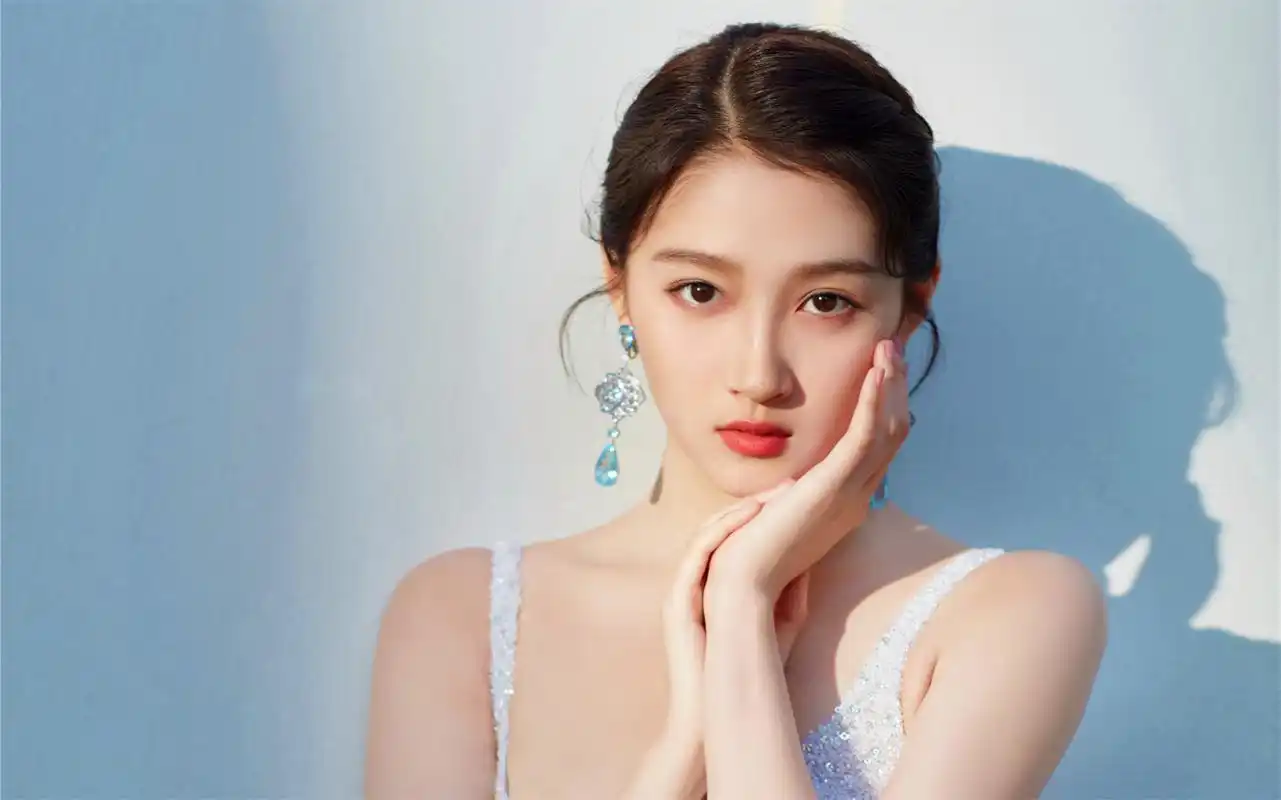 图集:分享一组大明星关晓彤高清壁纸,赶紧收藏吧!