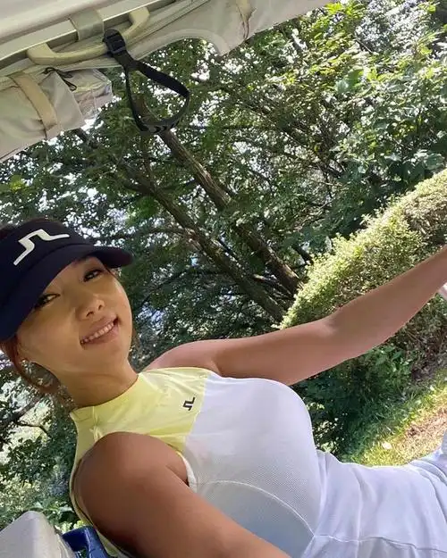 韩国马甲线d罩杯女神wannabe_linda,有搓衣板式腹肌又有傲人胸围