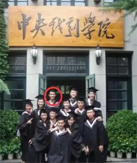 42岁王凯的现状:单身无子,父亲已去世,有一妹妹