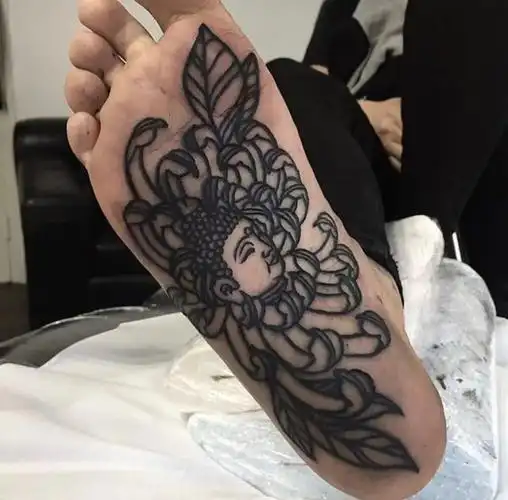 错综复杂的线条将脚掌填满,纹脚底到底是痛是痒?