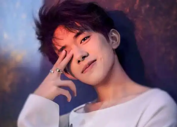 易烊千玺考编事件还在持续发酵,对于网上的各种质疑,目前还没有相关