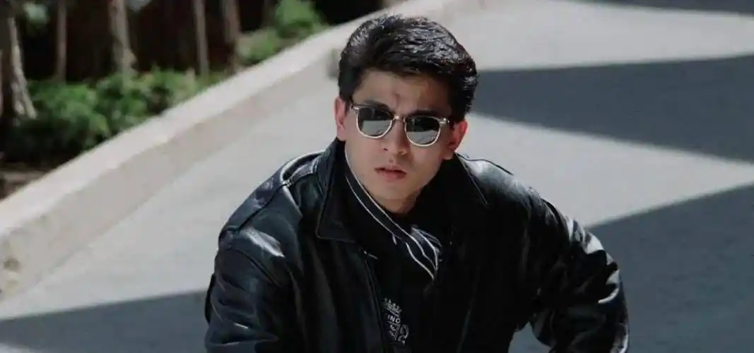 原创皮衣天王刘德华从赌神到莫斯科行动穿了30多年皮衣