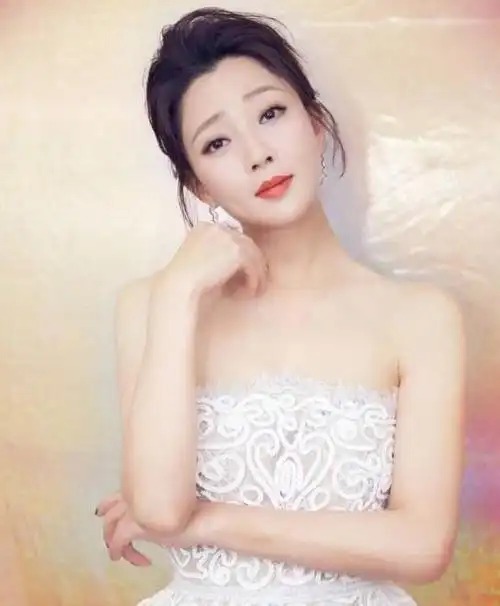 殷桃个人资料_图片_演过的电视剧_娱乐八卦_热门娱乐明星_中点网