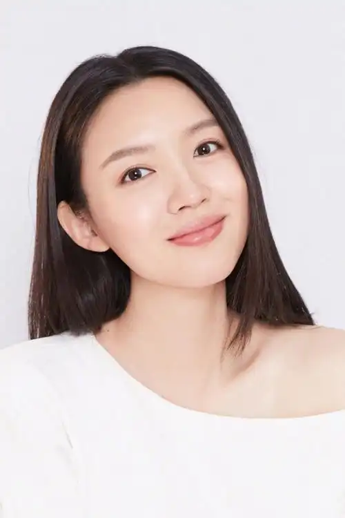 张梓琳官宣怀二胎后首晒近照脸蛋圆润孕味足凸出孕肚超抢镜