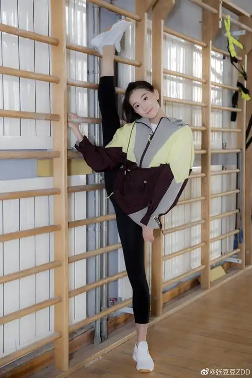图源张豆豆微博2013年,张豆豆参加世界艺术体操锦标赛,代表中国阴术