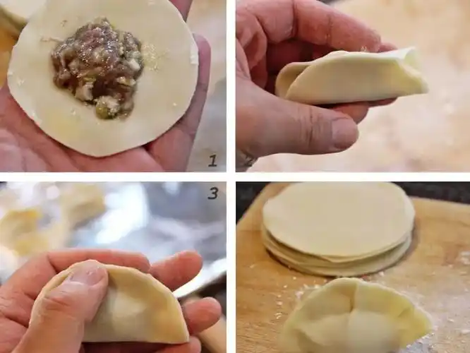 05 大肚饺饺子皮中间放少许的馅,饺子皮边缘用手指沾水.