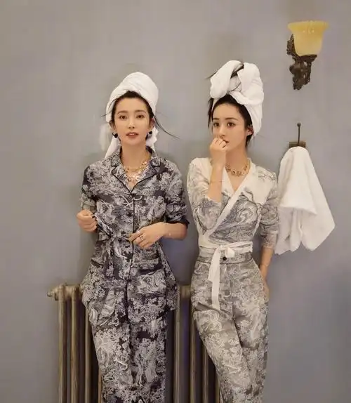 李冰冰赵丽颖时尚cosmo杂志写真李冰冰赵丽颖水墨印花睡衣图片