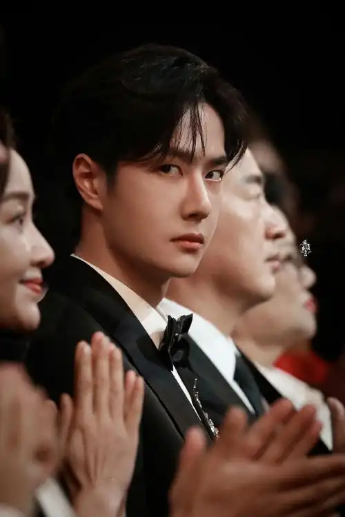 上了大学,小肖是第一次超过一个月才见到王壹博.