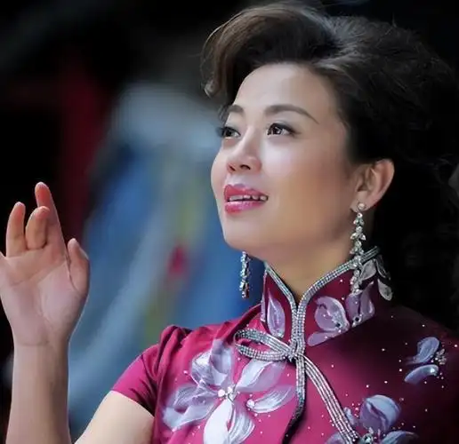 歌唱家张也:54岁单身无子女,与"男闺蜜"吕继宏的感情让人羡慕