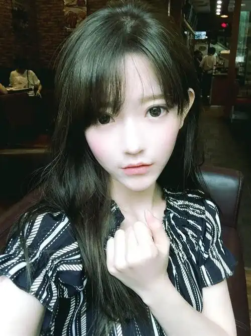 1995年4月2日出生的yurisa妹子已是韩国的平面模特