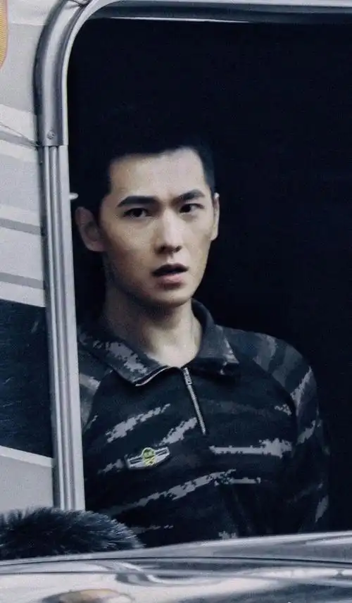 杨洋的军装制服超a超正是热血男儿的形象了期待特战荣耀燕破岳早日